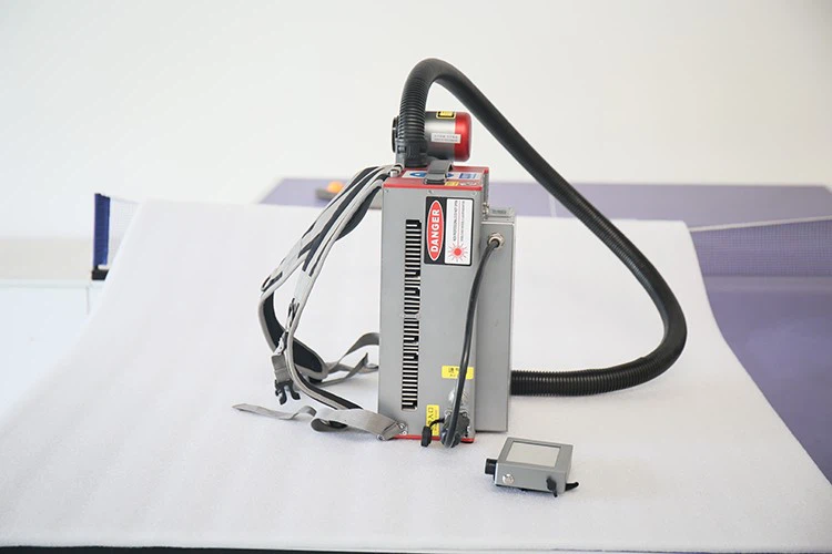 Outdoor Cleaning Operations 300W Backpack Laser Small Cleaning Machine For Street Backyard And Fence Repair
